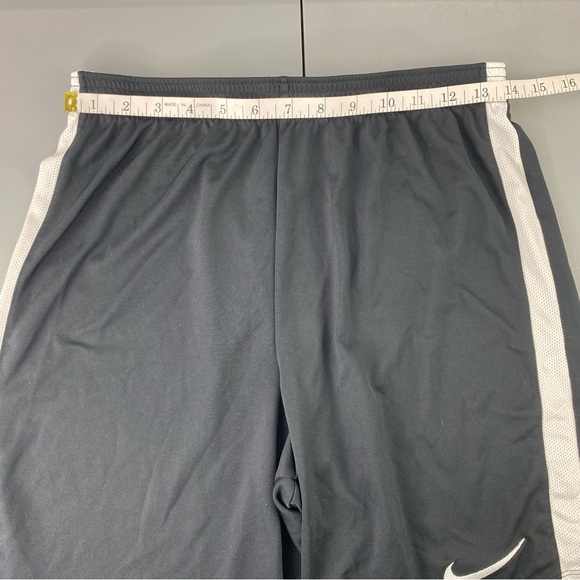 Nike Men's Black & White Stripe Athletic Soccer Shorts Men's sz medium - Picture 6 of 11